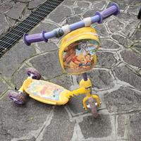 monopattino winnie the Pooh con sacca frontale