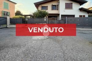 BIFAMILIARE A MANERBIO