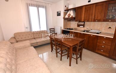 TRILOCALE CON DOPPI SERVIZI E DUE BALCONI