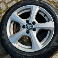 Cerchi in lega completi di gomme