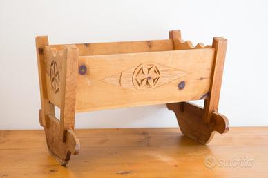 culla antica in legno di cirmolo