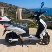 Scooter pedalata assistita elettrico