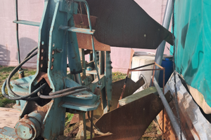 Aratro bivomere da scasso