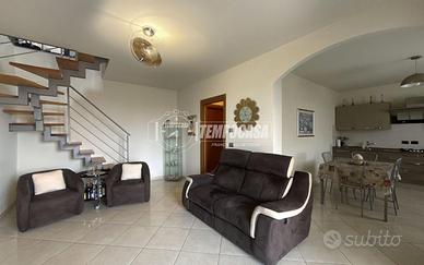 QUADRILOCALE CON MANSARDA E BOX AUTO DOPPIO IN SAL