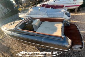 Motoscafo offshore semicabinato