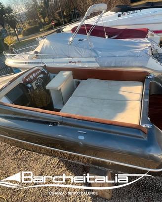 Motoscafo offshore semicabinato