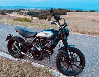 Ducati Scrambler Icon Dark 800 del 2022 6400 km