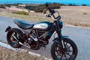 Ducati Scrambler Icon Dark 800 del 2022 6400 km
