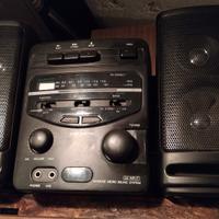 Piccolo stereo, radio, CD + altre 2 casse