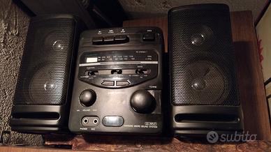 Piccolo stereo, radio, CD + altre 2 casse