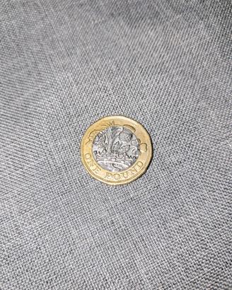 moneta one pound Regina Elisabetta II del 2016