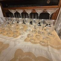  bicchieri da vino di diverse dimensioni