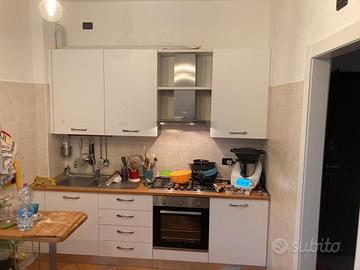  cucina completa di forno , cappa e piano cottura