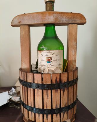 Torchio artigianale anni 50 con grappa Dalla Cia 