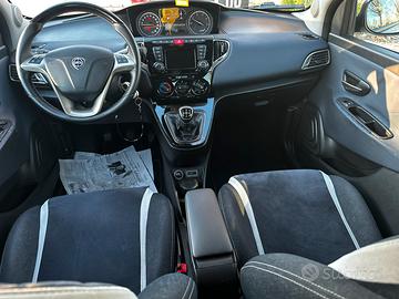Bracciolo lancia Ypsilon come nuovo ENTRA