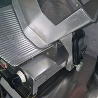 Affettatrice professionale +macina parmigiano