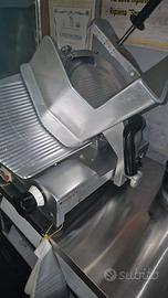 Affettatrice professionale +macina parmigiano