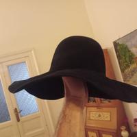 cappello nero velluto tesa larga morbido