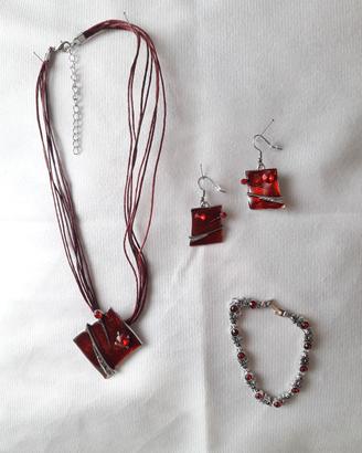 Parure bigiotteria color rossa. Nuova 