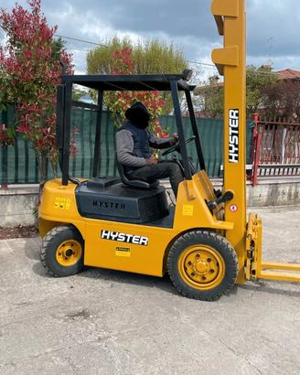 S34 - Muletto Hyster portata 25 q.li