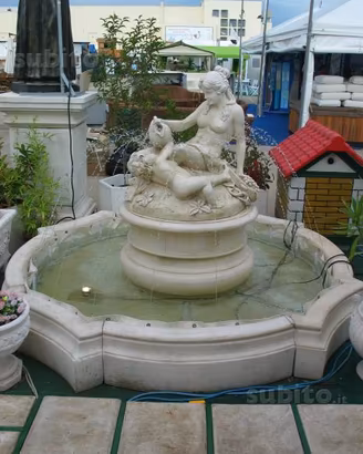 Fontana con statua in polvere di marmo