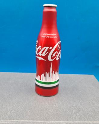 bottiglia vuota coca cola Dubai alluminio 