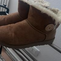 Ugg classici con bottone