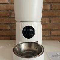 Distributore automatico di cibo per animali domest