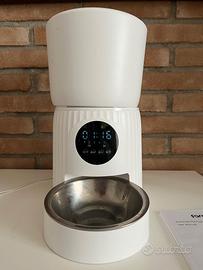 Distributore automatico di cibo per animali domest