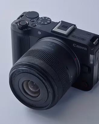 Canon EOS R50V in Kit con 14-30, pari al nuovo