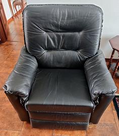 Poltrona in vera pelle nera reclinabile