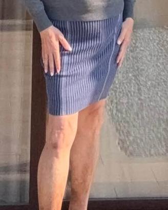 plurimi capi di vestiario e scarpe