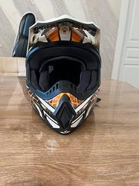 Casco da cross , colore arancione,nero e bianco.L