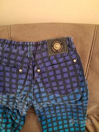 Pantaloni Versace e Moschino .