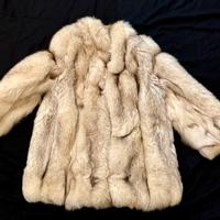 Pelliccia di Volpe Argentata- Flowing Furs