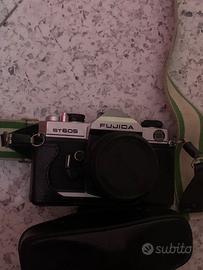 Macchina fotografica fujica a rullino