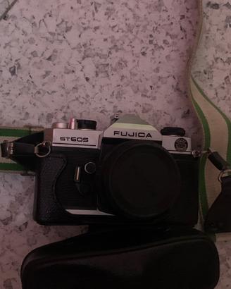 Macchina fotografica fujica a rullino