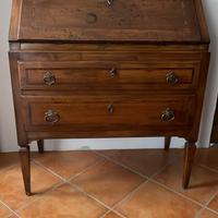 Comò antico in stile inglese