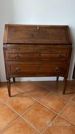 Comò antico in stile inglese