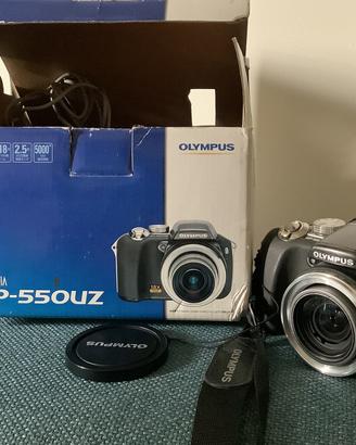 Fotocamera compatta bridge Olympus 550ouz