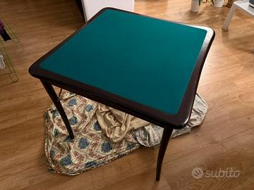 Tavolo da gioco e poker in legno