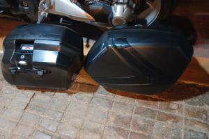 Valigie laterali GIVI + Monokey SIDE x HONDA VFR 1