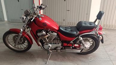 Suzuki Intruder C 600 rossa