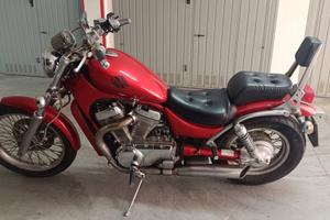 Suzuki Intruder C 600 rossa