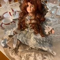 Bambola da collezione in porcellana 
