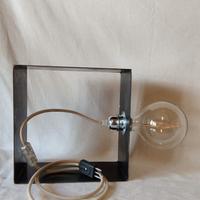 LAMPADA QUADRATA MINIMAL IN FERRO