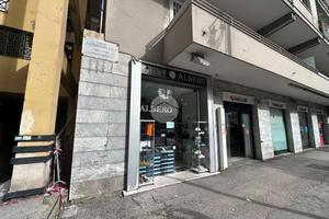 NEGOZIO A NAPOLI