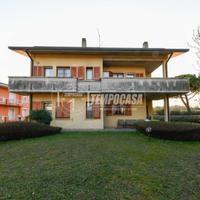 VILLA PLURIFAMILIARE CON VISTA LAGO E PISCINA