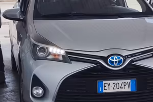 utilitaria yaris hybrid batteria ibrida nuova