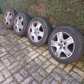 Treno gomme invernali con cerchi